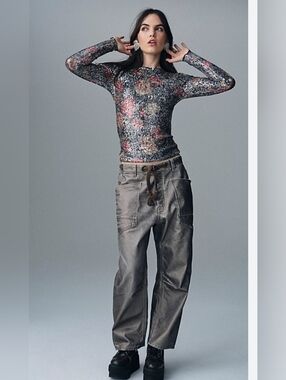 WE THE FREE PEOPLE MOXIE LOW SLUNG PULL ON BARREL JEANS